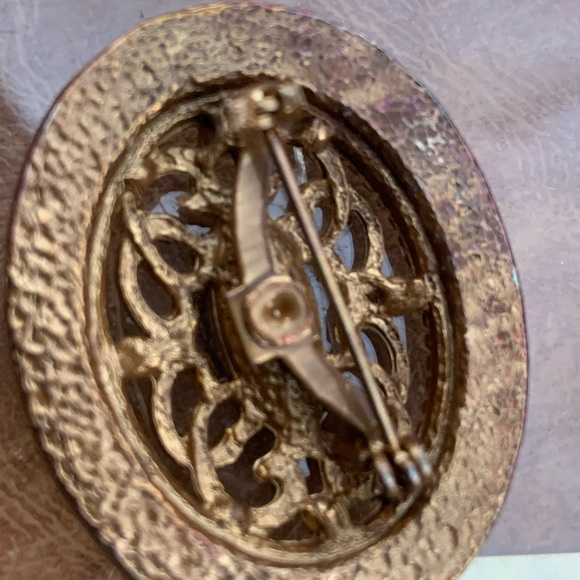 •Antique Brass Brooch with Royal Blue Center Stone• - Picture 3 of 6